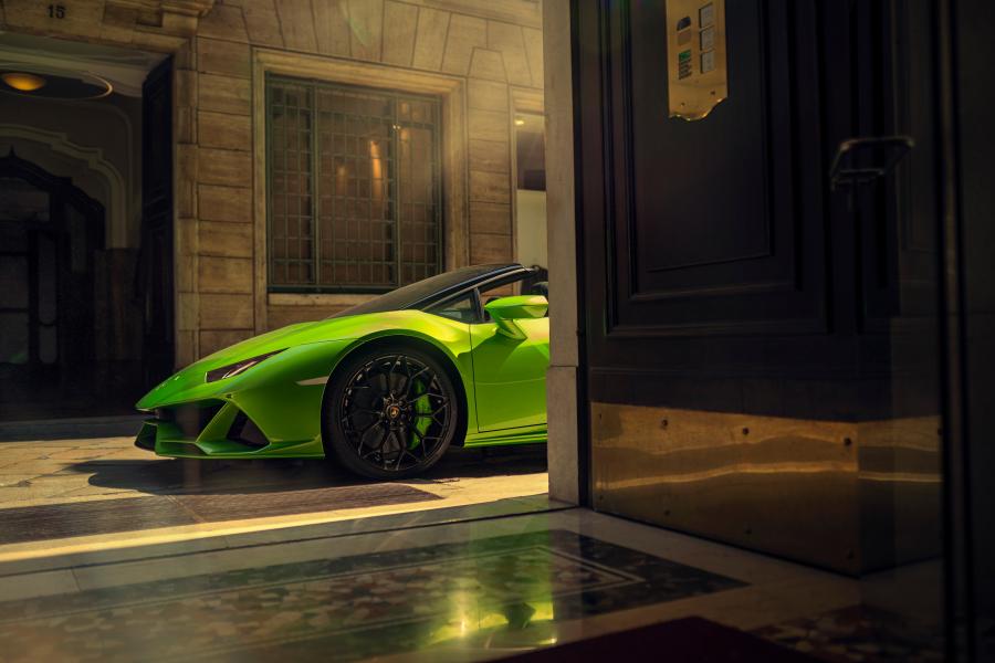 Детали экстерьера Lamborghini Huracan EVO Spyder (LB724) 2019 года  (WW) (фото 36 из 40)